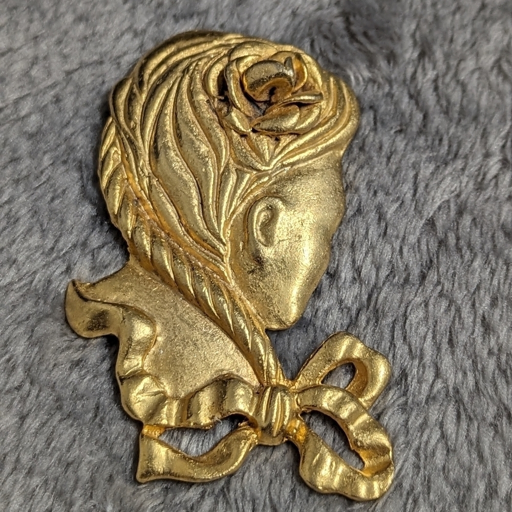 Vintage 80's Goldtone Woman's Profile Brooche - Picture 2 of 6